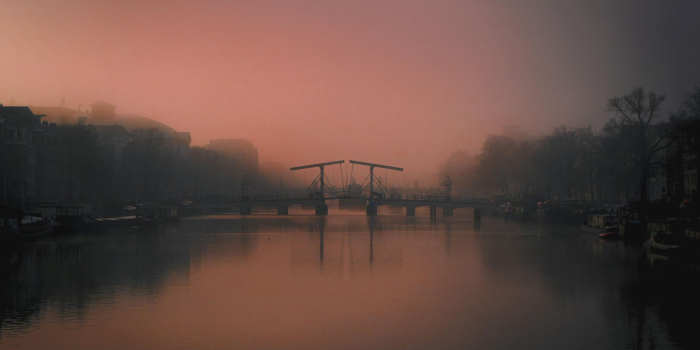 A New Light on Amsterdam fotoboek van Gosse Bouma